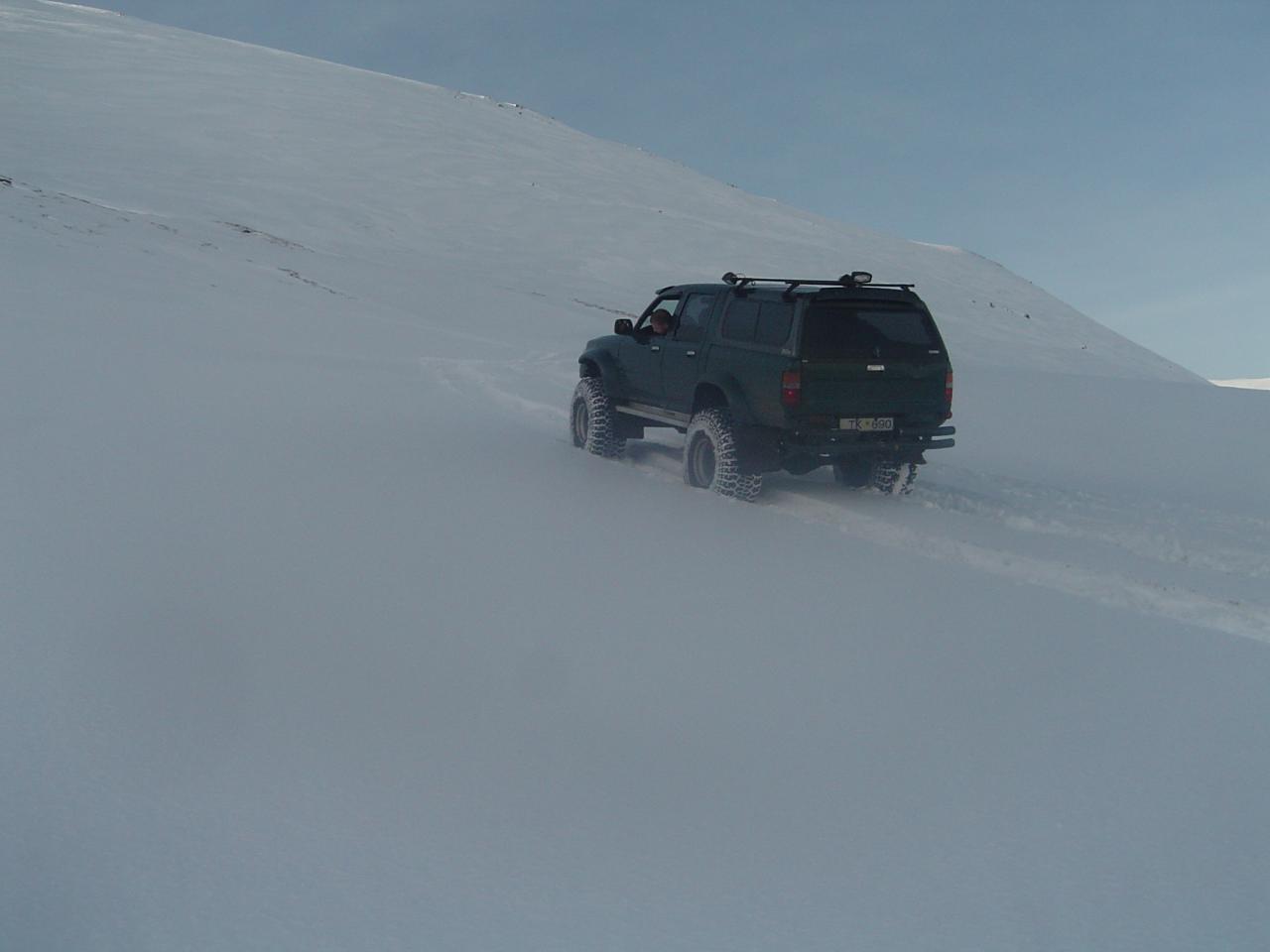 fékk félaga minn til að fara slóðina á öflugum Toyota Disel dobulcab á 38 Dic Cpek.JPG