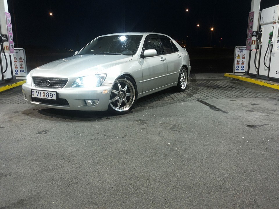 lexus is300.jpg