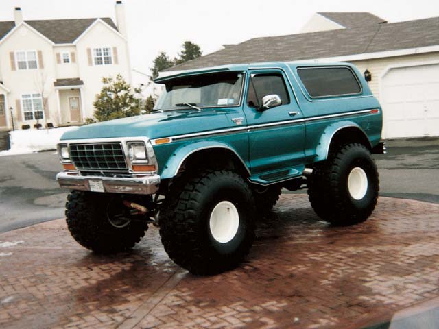 129_0102_02z+1979_Ford_Bronco+Front_Driver_Side_View.jpg