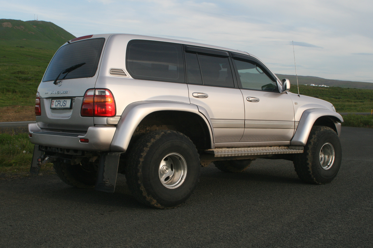 crusi-100-02.jpg