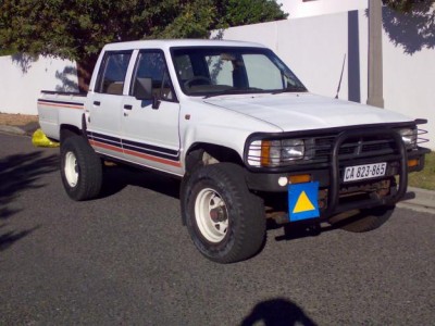 1313571145_237495670_1-Toyota-1990-White-Hilux-4-x-4-Double-Cab-Marina-da-Gama.jpg