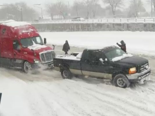 ford-super-duty-að-draga-trailer.jpg