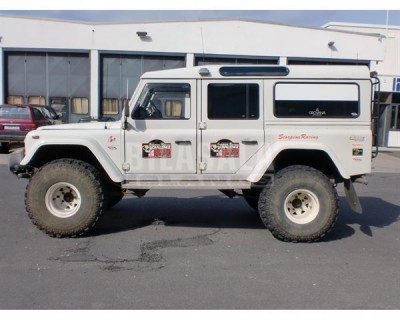 Land rover 2.jpg