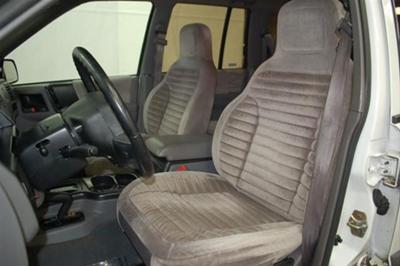 9395JeepGrandCherokeeLaredo9495SEBucketsFrontManualControls.image.jpeg