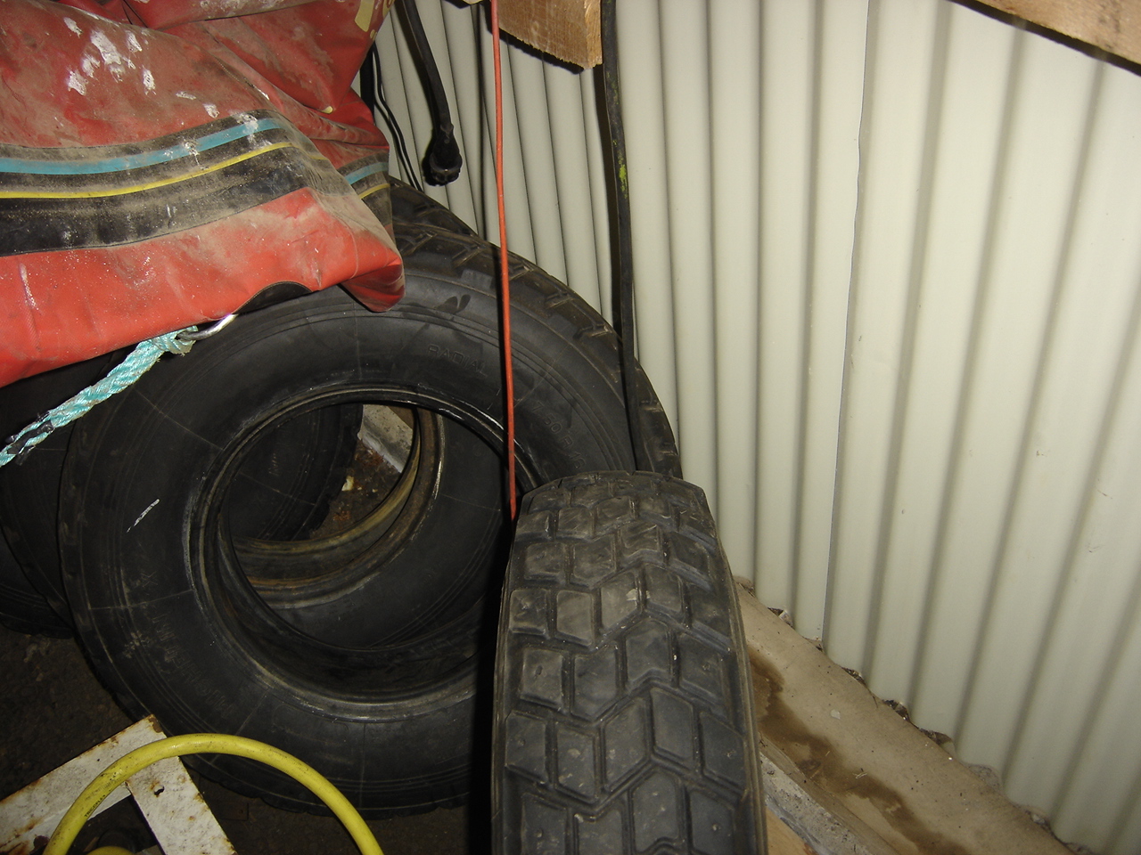 750x16 michelin.JPG